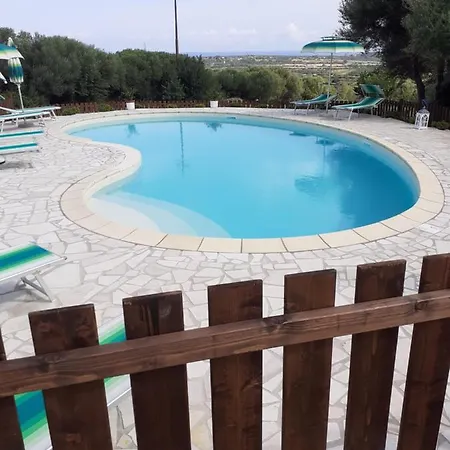 Vakantiehuis Gli Olivastri Con Piscina,solarium, Vista Mare ,sole -mare E Tanta Natura ,climatizzatore,wifi